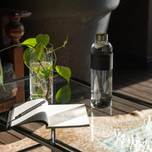 Load image into Gallery viewer, KURO-Bō Gō-Ecō Glass Water Bottle (1L)